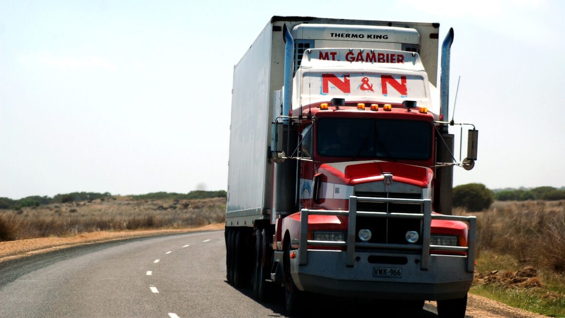 How Truck Drivers Can Stay Safe When Driving at Night?